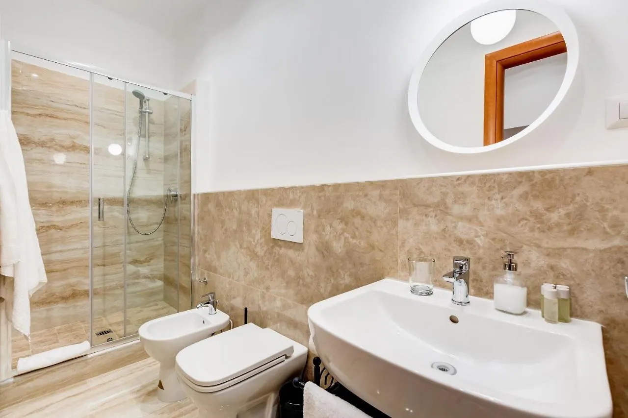 Lovely And Modern Nest Near The Colosseum Rome Apartment